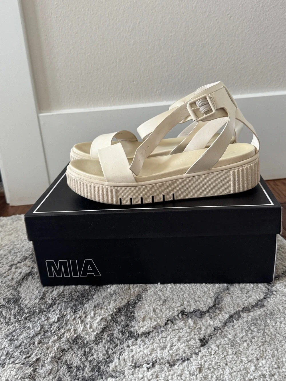 EUC MIA Women's Bone Platform Sandals - T-Strappy Buckle Design